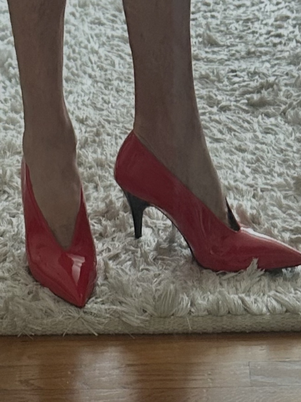 Gucci Red Patent Pointed Toe Mid Heel Pumps with Black Heel - Picture 5 of 5
